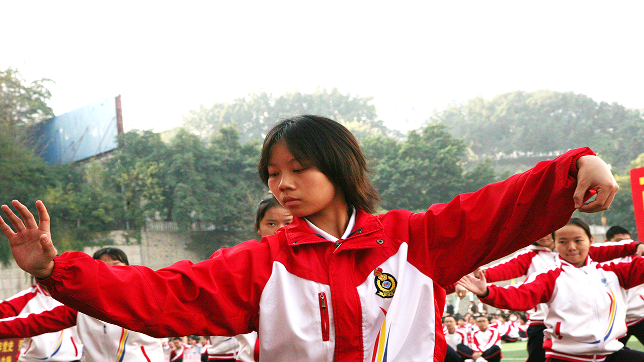 全面解答:初三女生在体育节开幕式自信独舞的光辉时刻