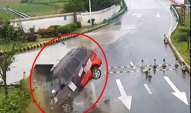 女子误将油门当刹车，一次惊险的驾驶经历