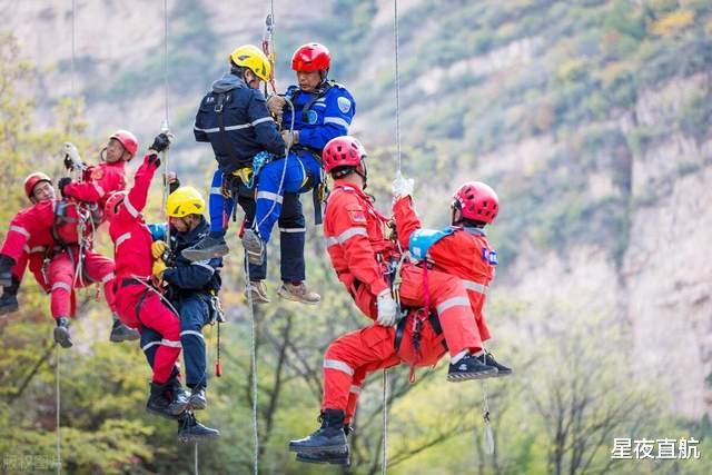 悲剧中的启示，男子带娃登山不幸身亡，孩子误以为他睡着