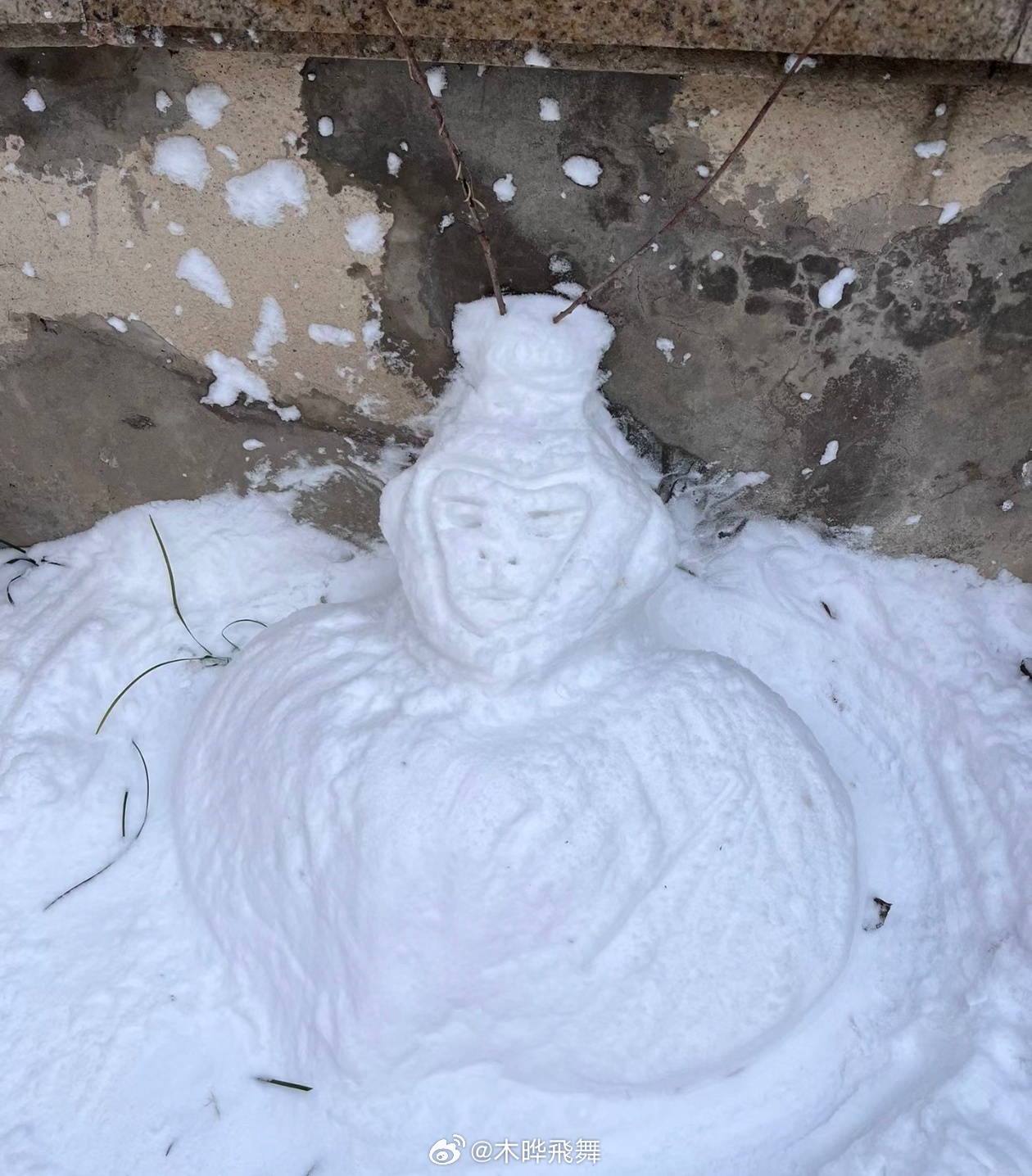 雪雕师回应黑悟空雪雕形象被嘲憨厚，传统艺术的现代解读与挑战