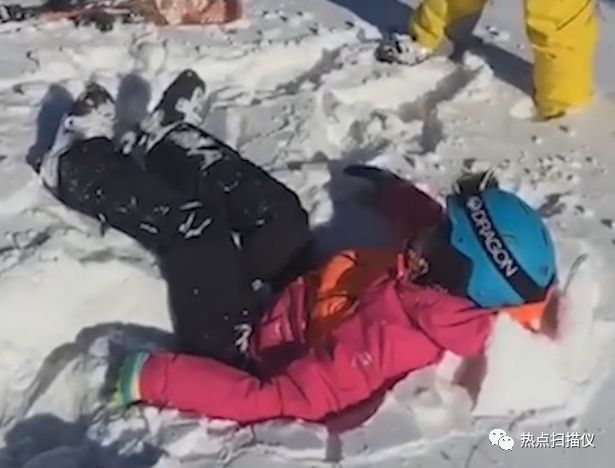 悲剧降临，5岁儿童随舅舅滑野雪遭遇车祸身亡