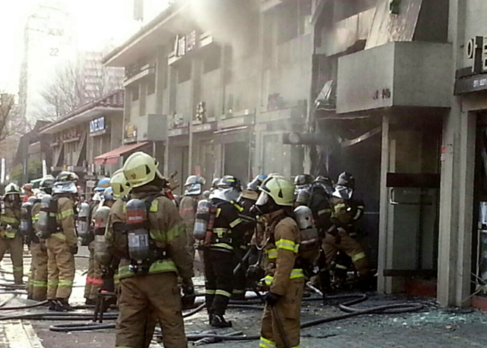 韩国一网吧发生瓦斯爆炸事件纪实