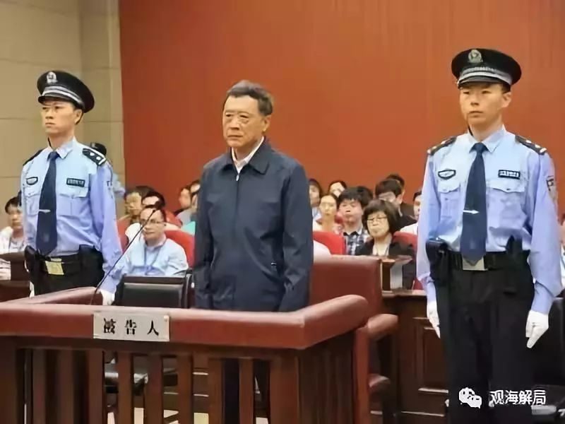 从服务员到副厅官员卸任8年后落马，权力之路的反转与反思