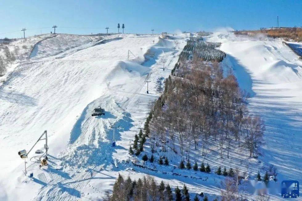 张家口云顶滑雪场发生游客坠落事故