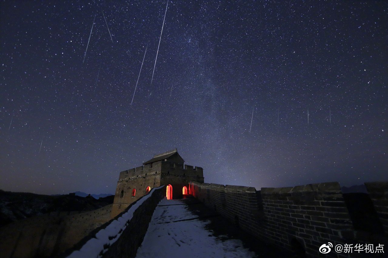 流星雨与故宫长城的梦幻同框